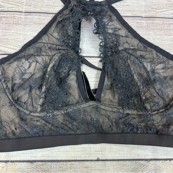 Victoria’s Secret Black Lace Floral Keyhole Bralette Size XL - Picture 4 of 13